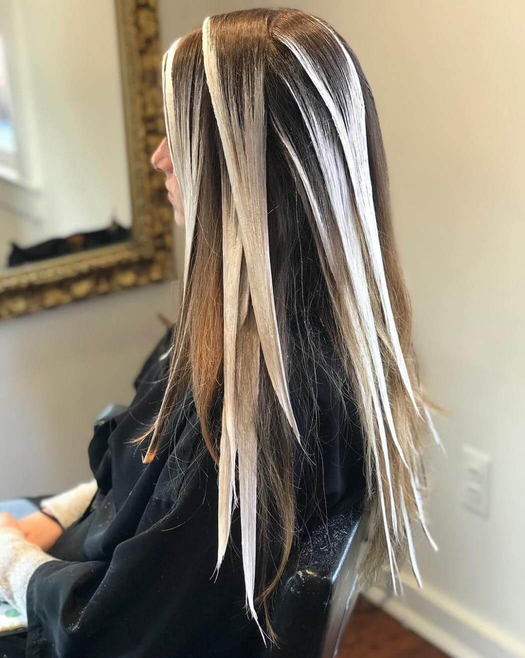 Coat Highlight on hair by balayage highlight technique