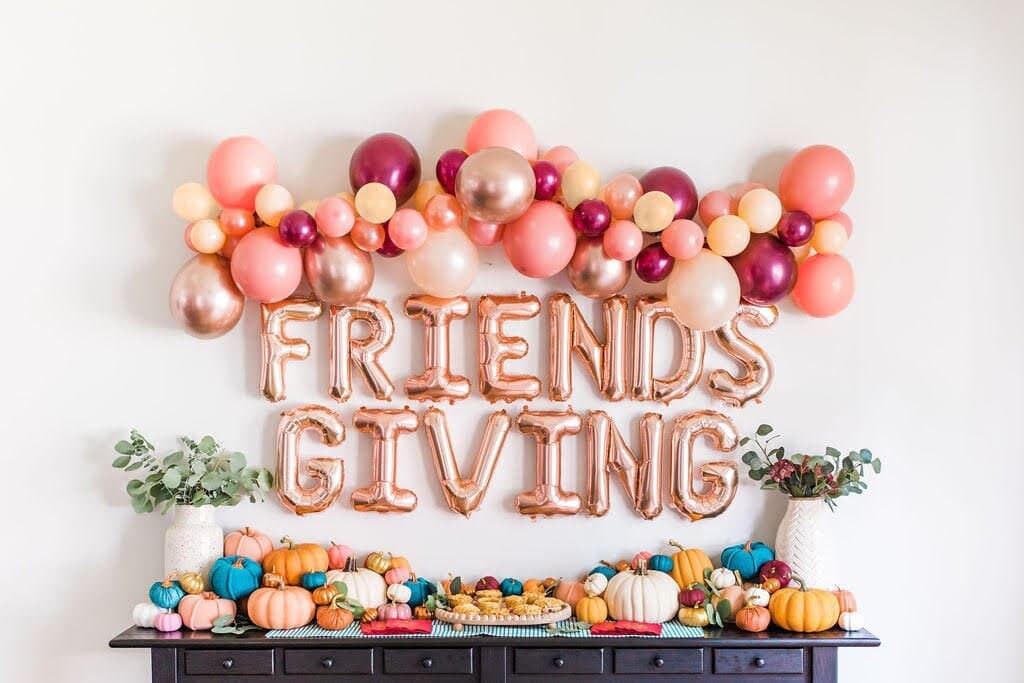 Friendsgiving balloon banner